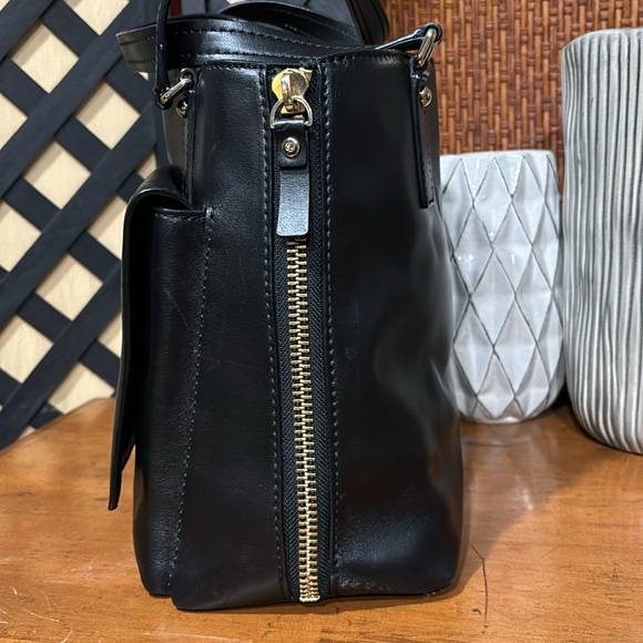Large Kate Spade New York Black Varick Street Abbie Shoulder Bag Expandable Side - Picture 3 of 16